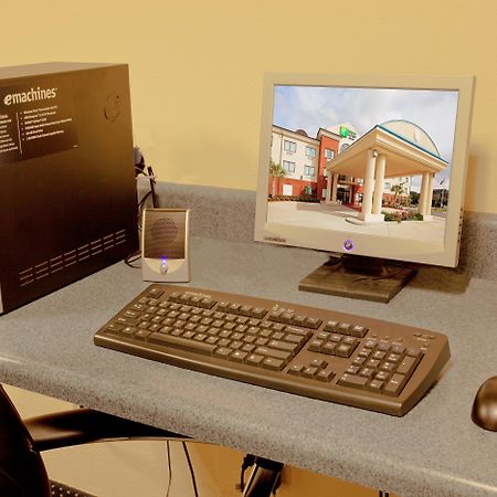 ホリデイ イン エクスプレス ホテル&スイーツ パナマ シティ ティンドール パナマシティ エクステリア 写真